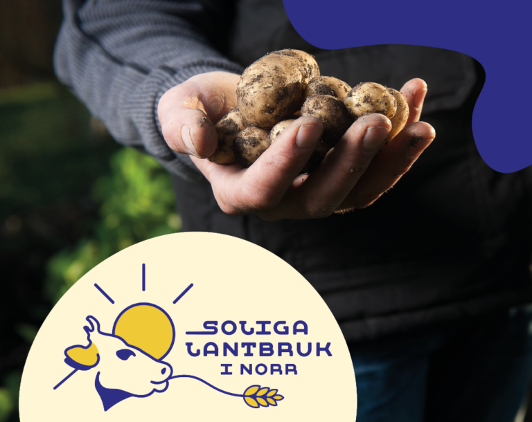 Hand som håller i potatis med soliga lantbruk i norra logotype infälld